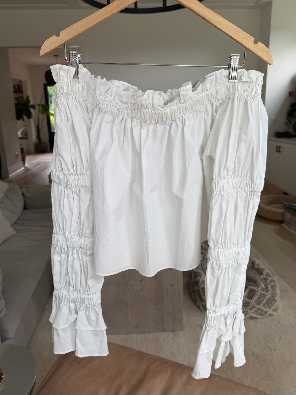 TOV Los Angeles Ruffle / Poplin / Off the Shoulder / Cotton Top / Size 40 (S/M)
